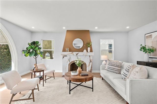 2049 W 71St Street, Los Angeles, CA 90047