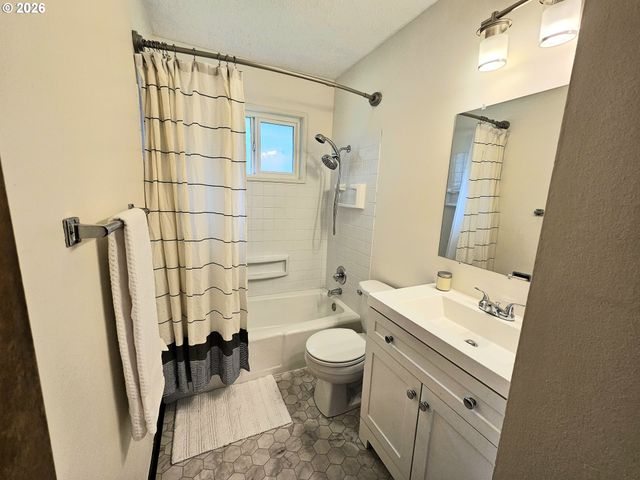 187 Ne 29TH Ct, Hillsboro, OR 97124