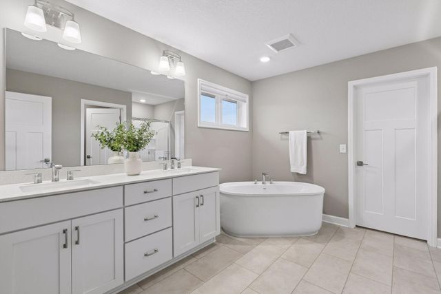 6331 Apple Court, Inver Grove Heights, MN 55077