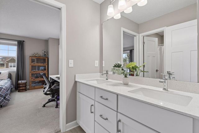 6331 Apple Court, Inver Grove Heights, MN 55077