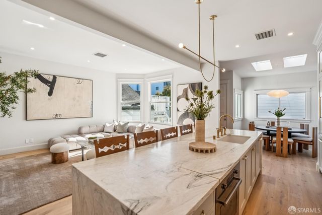 160 Noe Street, San Francisco, CA 94114