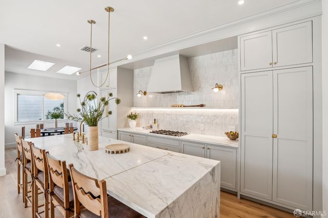 160 Noe Street, San Francisco, CA 94114