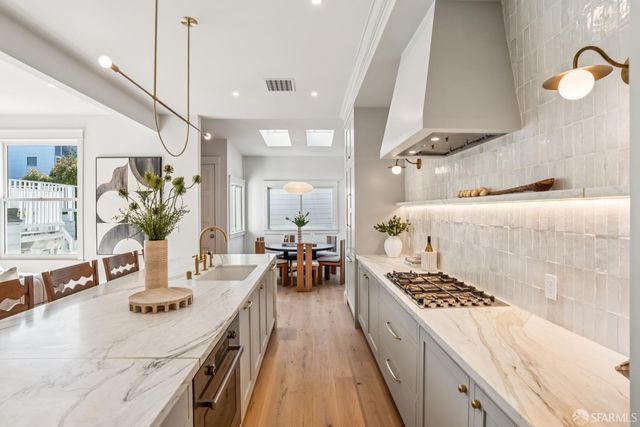 160 Noe Street, San Francisco, CA 94114