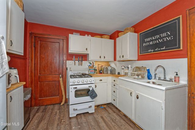 139 5th Avenue, Gloversville, NY 12078