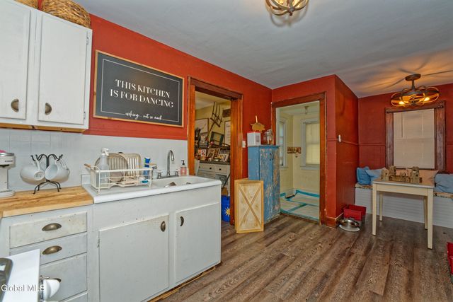 139 5th Avenue, Gloversville, NY 12078