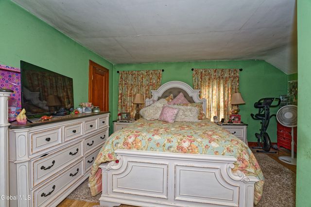 139 5th Avenue, Gloversville, NY 12078