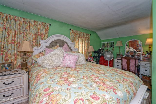 139 5th Avenue, Gloversville, NY 12078