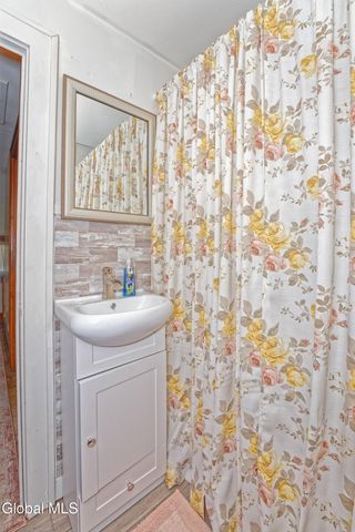 139 5th Avenue, Gloversville, NY 12078