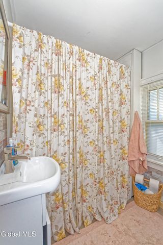 139 5th Avenue, Gloversville, NY 12078