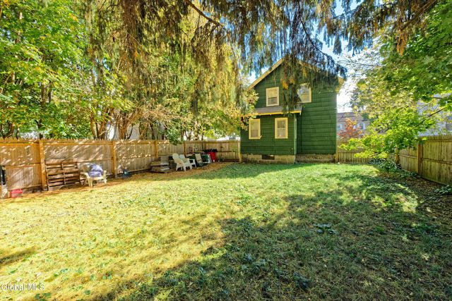 139 5th Avenue, Gloversville, NY 12078