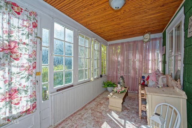 139 5th Avenue, Gloversville, NY 12078