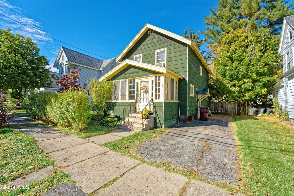 139 5th Avenue, Gloversville, NY 12078