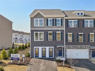 185 Sweetwater Dr, Moon/crescent Twp, PA 15108