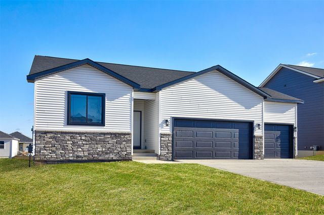 595 NW Georgetown Drive, Waukee, IA 50263