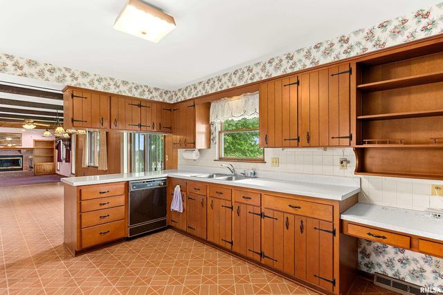 2049 S 4TH Avenue, Morton, IL 61550
