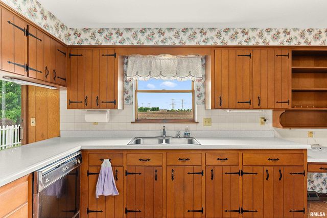 2049 S 4TH Avenue, Morton, IL 61550