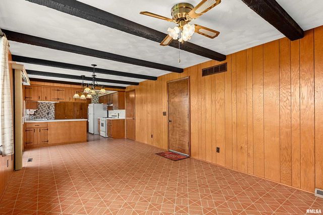 2049 S 4TH Avenue, Morton, IL 61550