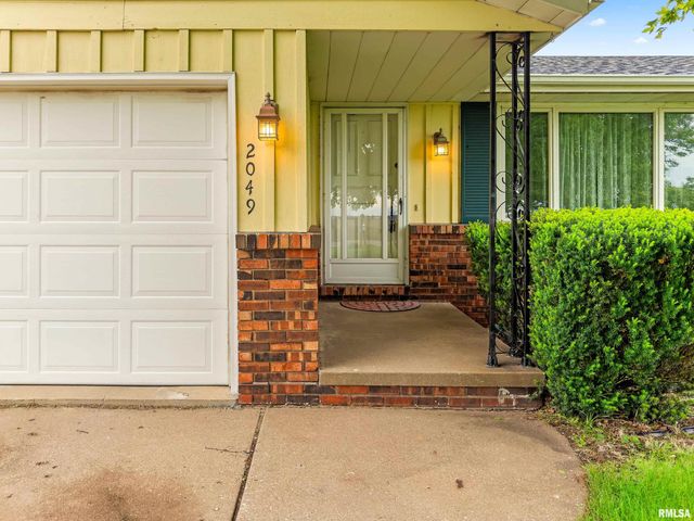 2049 S 4TH Avenue, Morton, IL 61550