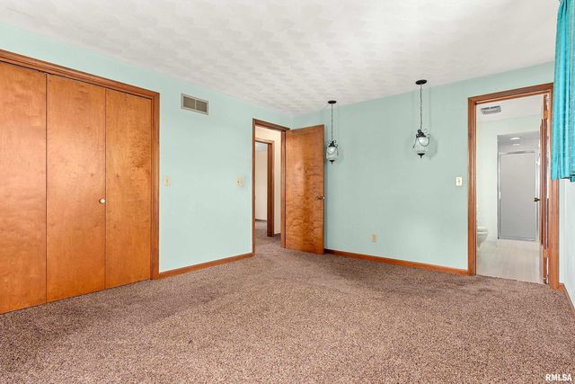 2049 S 4TH Avenue, Morton, IL 61550