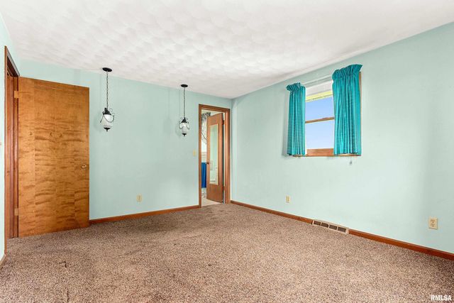 2049 S 4TH Avenue, Morton, IL 61550