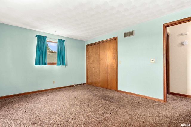 2049 S 4TH Avenue, Morton, IL 61550