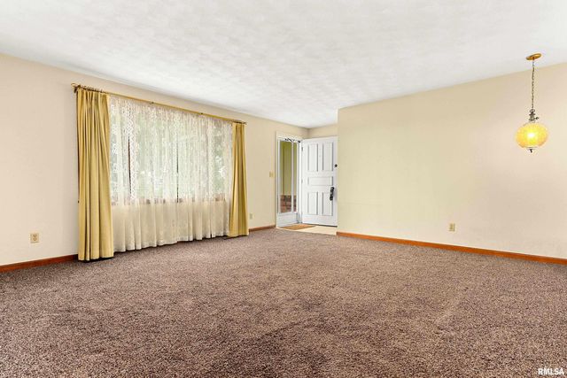 2049 S 4TH Avenue, Morton, IL 61550