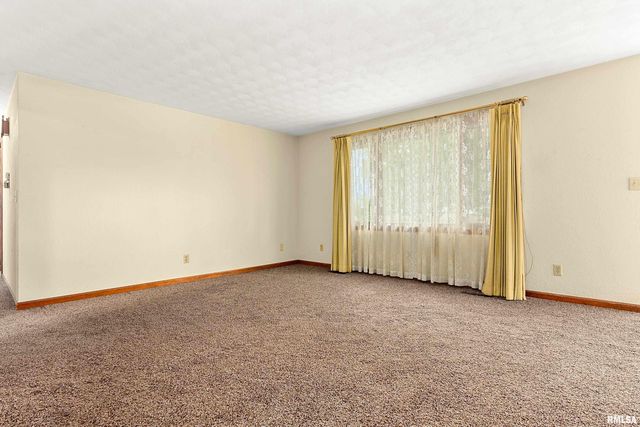 2049 S 4TH Avenue, Morton, IL 61550
