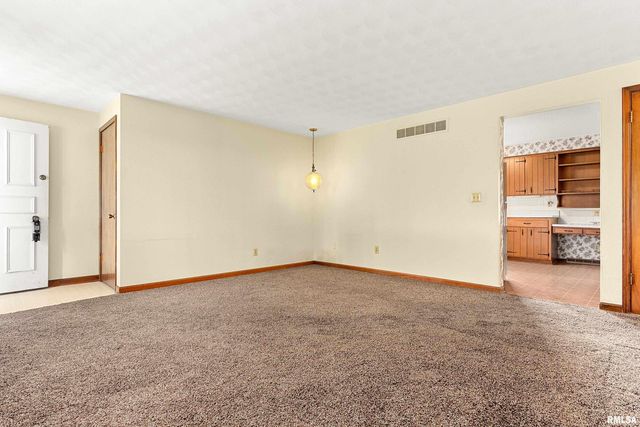 2049 S 4TH Avenue, Morton, IL 61550