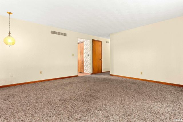 2049 S 4TH Avenue, Morton, IL 61550