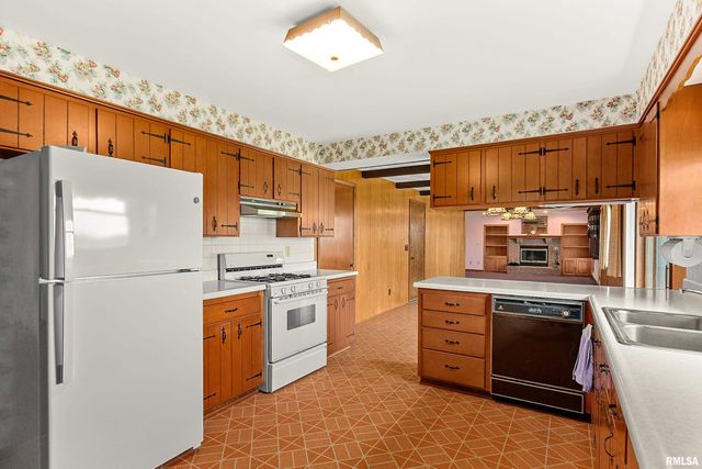 2049 S 4TH Avenue, Morton, IL 61550