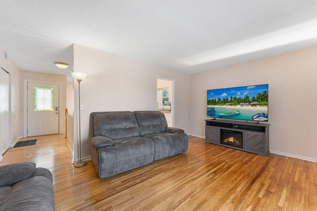 6816 75th Avenue N, Brooklyn Park, MN 55428