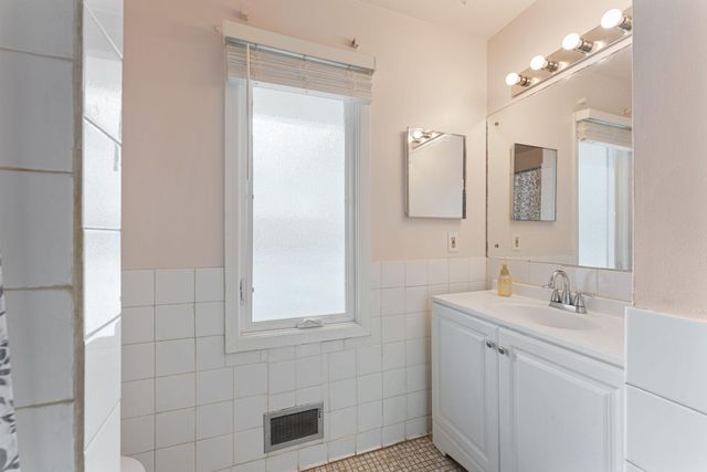 6816 75th Avenue N, Brooklyn Park, MN 55428