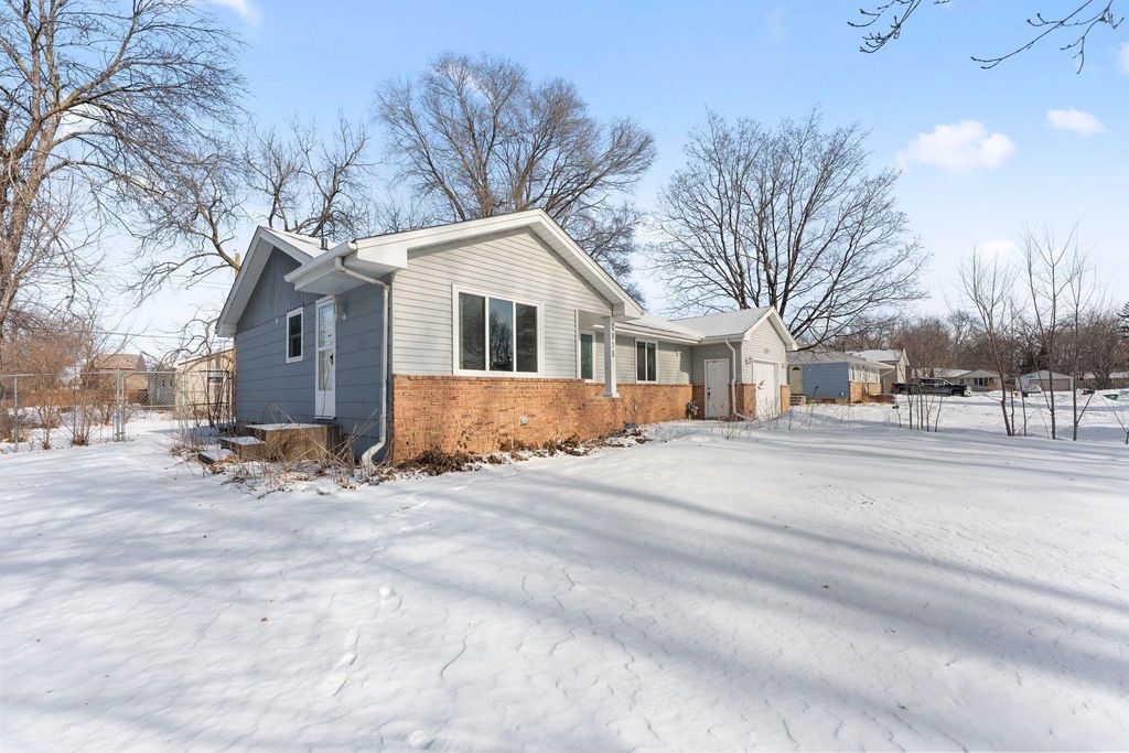 6816 75th Avenue N, Brooklyn Park, MN 55428