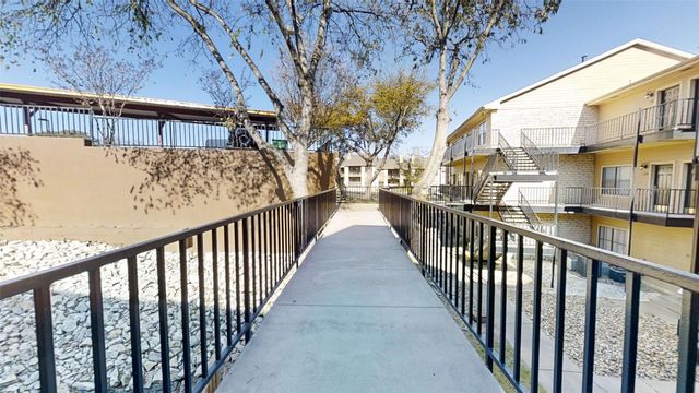 401 E Pearl Street 2204, Granbury, TX 76048