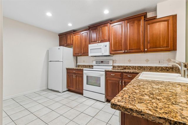5030 UMBER WAY N, Tampa, FL 33624