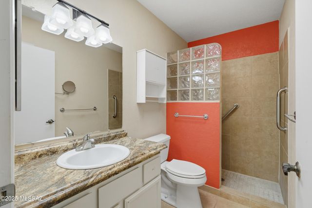 871 N Camino De Luz, Green Valley, AZ 85614