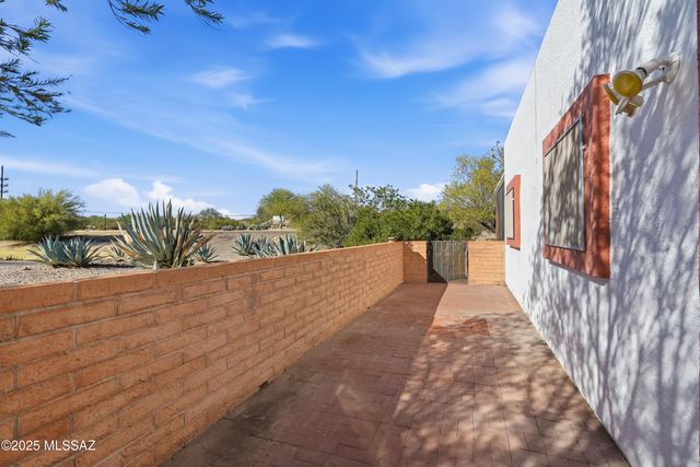 871 N Camino De Luz, Green Valley, AZ 85614