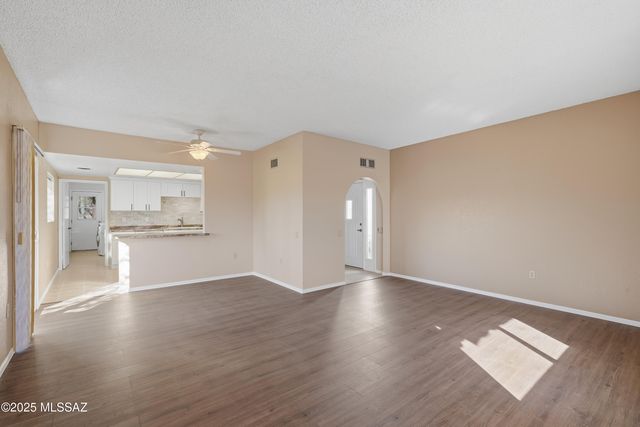 871 N Camino De Luz, Green Valley, AZ 85614