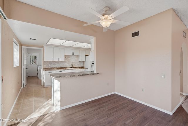 871 N Camino De Luz, Green Valley, AZ 85614