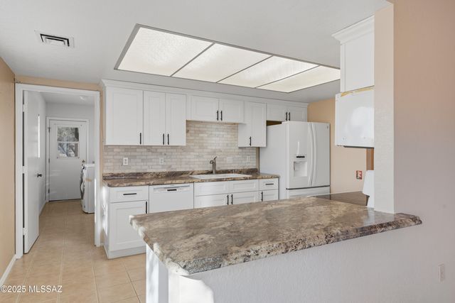 871 N Camino De Luz, Green Valley, AZ 85614