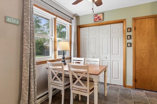 4 S Cypress Lane, North Aurora, IL 60542
