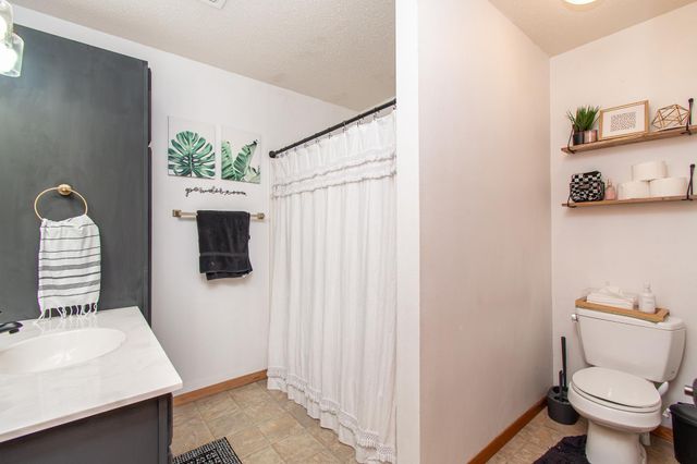 6166 35th Street S, Fargo, ND 58104
