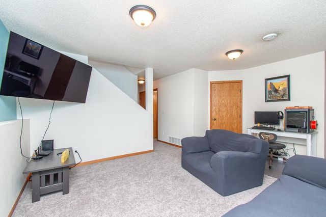 6166 35th Street S, Fargo, ND 58104