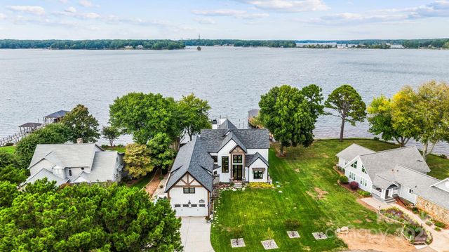 8250 Peninsula Lane, Sherrills Ford, NC 28673