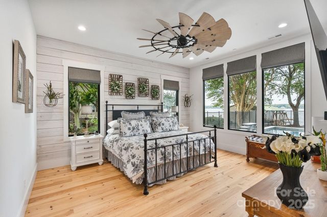 8250 Peninsula Lane, Sherrills Ford, NC 28673