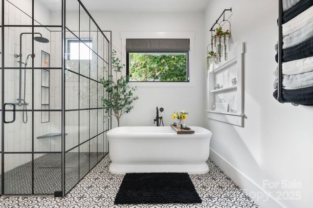 8250 Peninsula Lane, Sherrills Ford, NC 28673