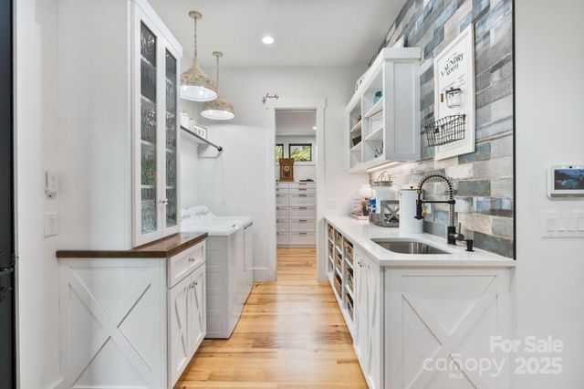 8250 Peninsula Lane, Sherrills Ford, NC 28673