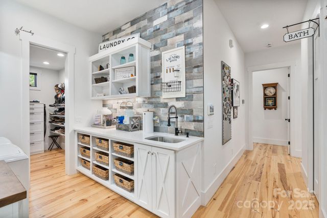 8250 Peninsula Lane, Sherrills Ford, NC 28673