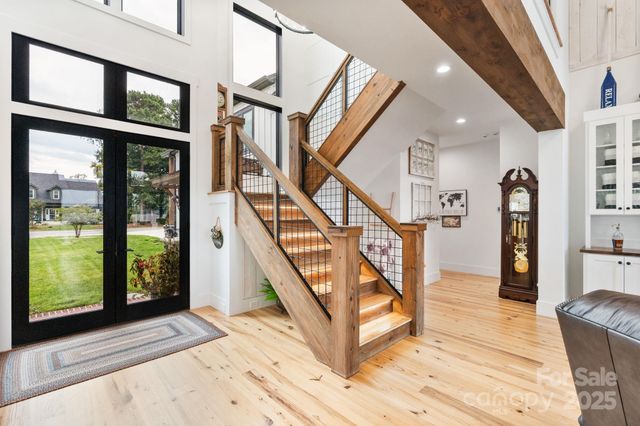 8250 Peninsula Lane, Sherrills Ford, NC 28673