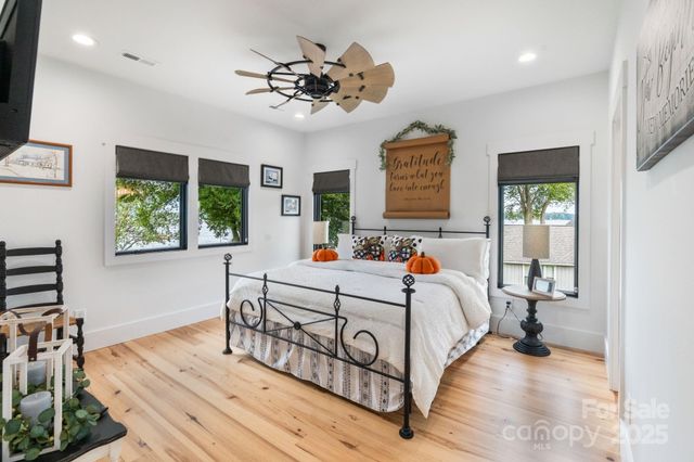 8250 Peninsula Lane, Sherrills Ford, NC 28673